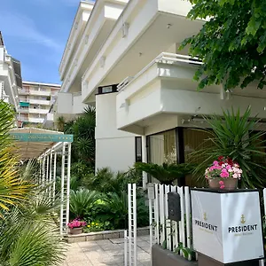 **** Hotel President - Vintage In Centro Italie